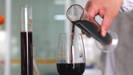 新疆和碩冠龍葡萄釀酒釀造車間榮獲&ldquo;全國(guó)工人先鋒號(hào)&rdquo;稱號(hào)